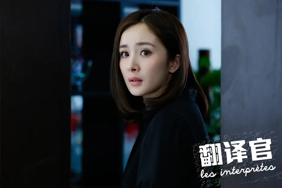 在《親愛(ài)的翻譯官》中被質(zhì)疑發(fā)音而感慨“語(yǔ)言真的沒(méi)有捷徑可走”的楊冪，如今憑著一條解約文案翻紅