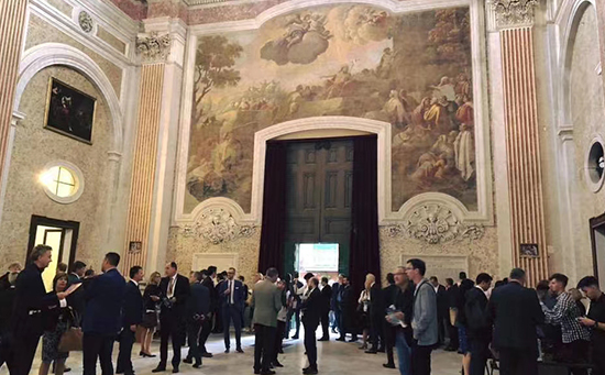 參加美國(guó)拉斯維加斯展會(huì)聽不懂語音怎么辦,選擇陪同翻譯服務(wù)