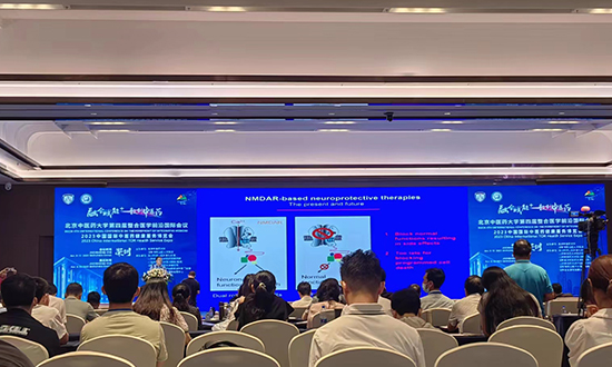 同聲傳譯需要哪些設(shè)備，對譯員有哪些要求