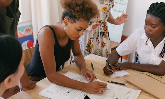 比利時會議同傳翻譯服務(wù)，暢通無阻的溝通之道